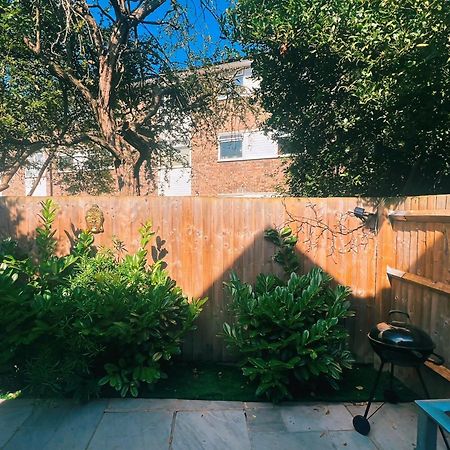 Tropical Room With Private Bathroom And Patio Londra Dış mekan fotoğraf