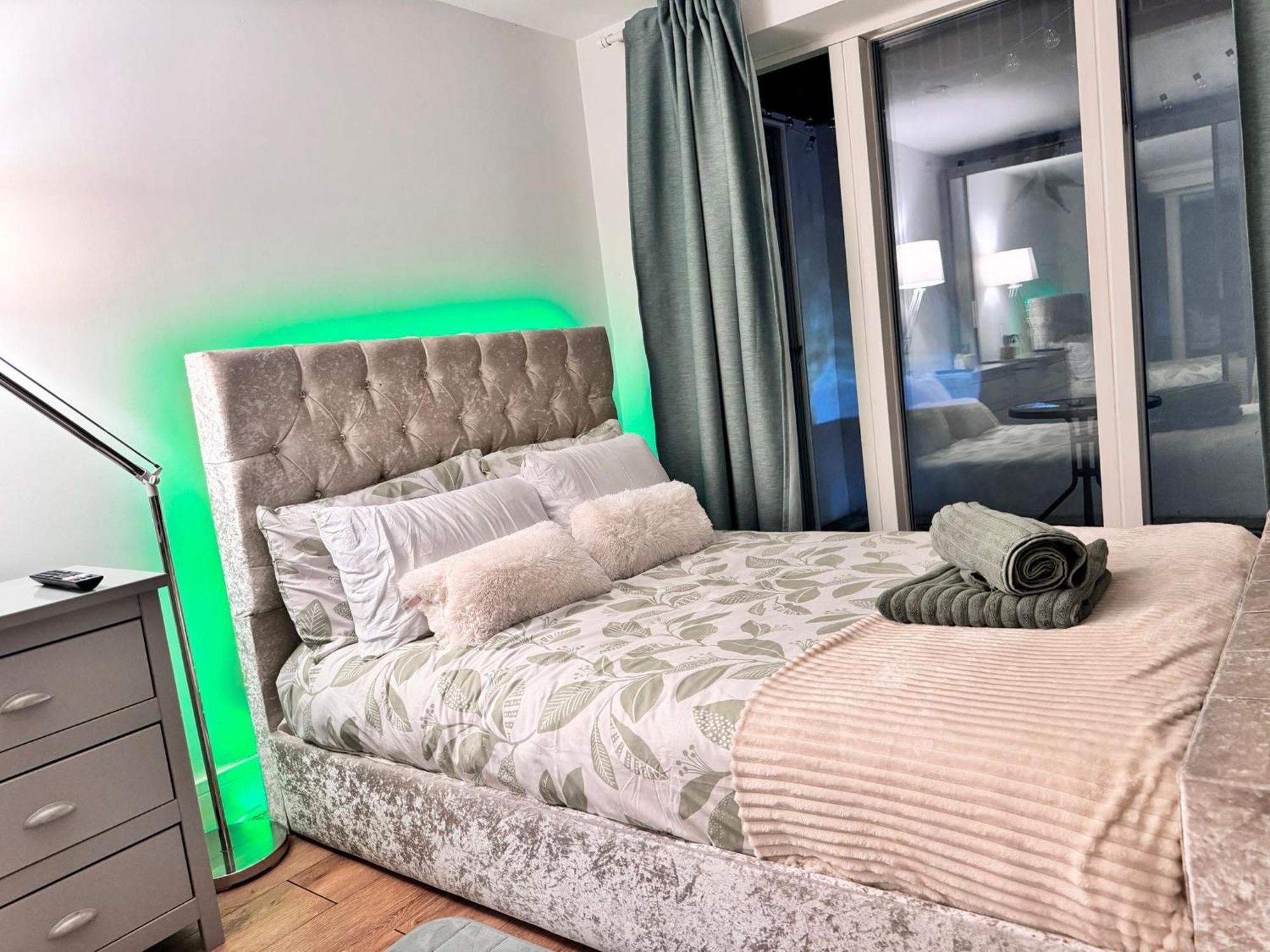 Tropical Room With Private Bathroom And Patio Londra Dış mekan fotoğraf