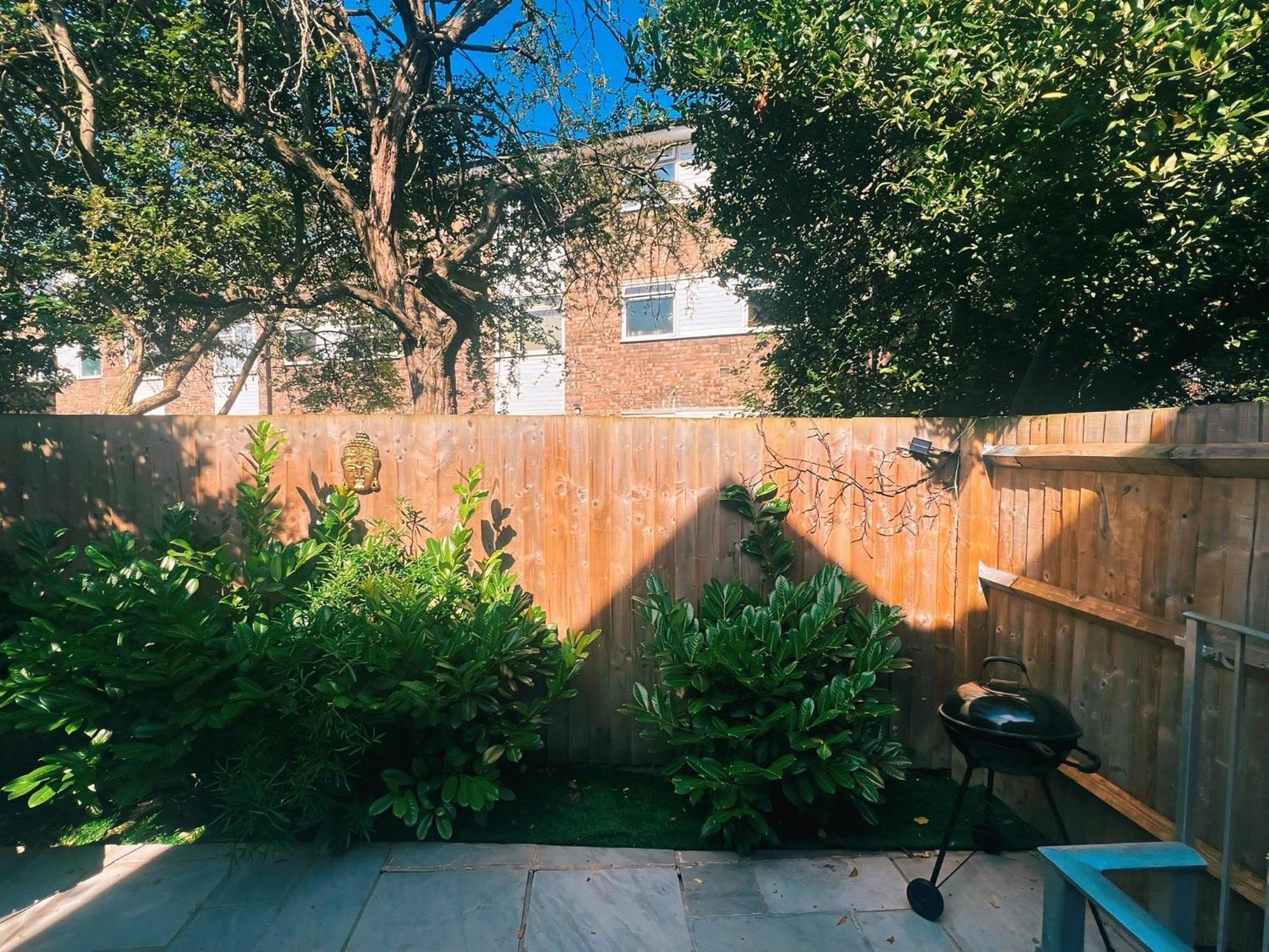 Tropical Room With Private Bathroom And Patio Londra Dış mekan fotoğraf