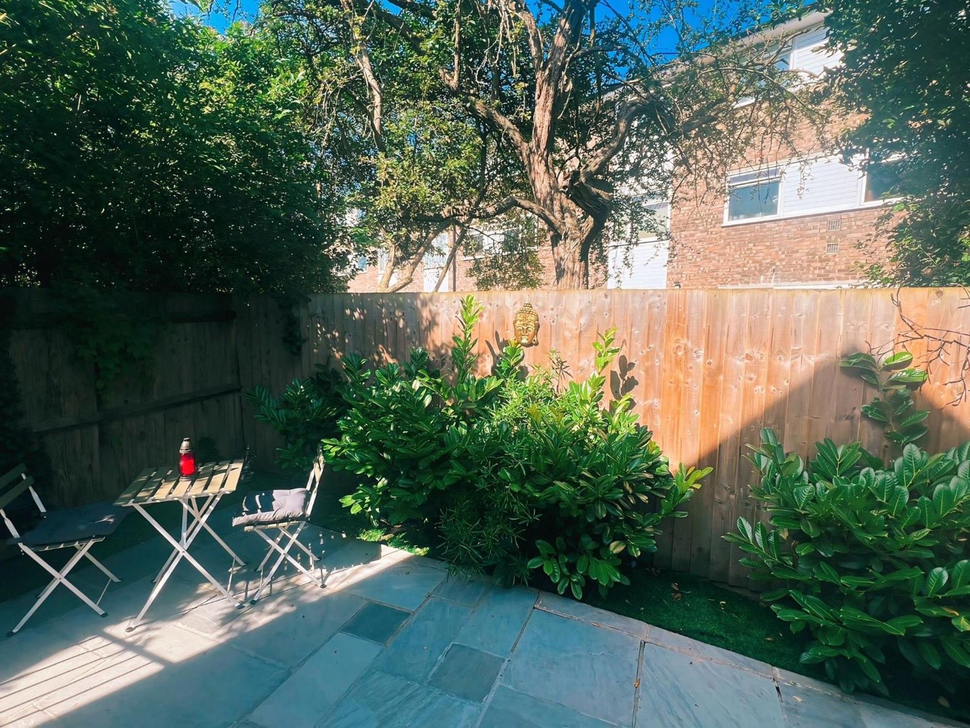 Tropical Room With Private Bathroom And Patio Londra Dış mekan fotoğraf